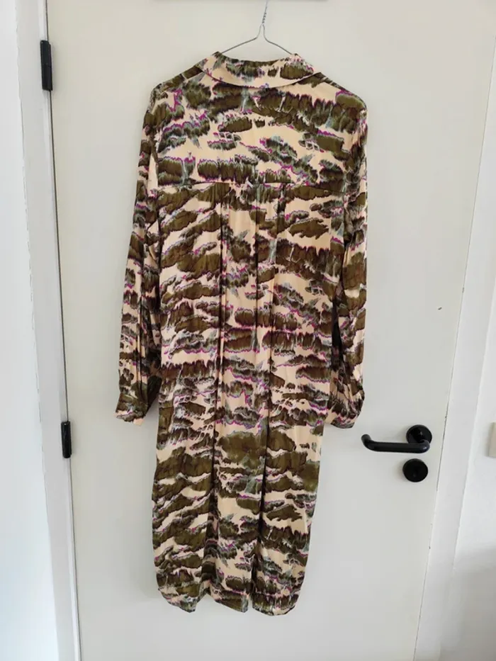 Superbe robe chemise longue Xandres beige/kaki - photo numéro 8