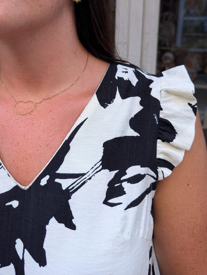 Top fluide Laval écru/noir froufrous épaules
Taille S - photo numéro 4