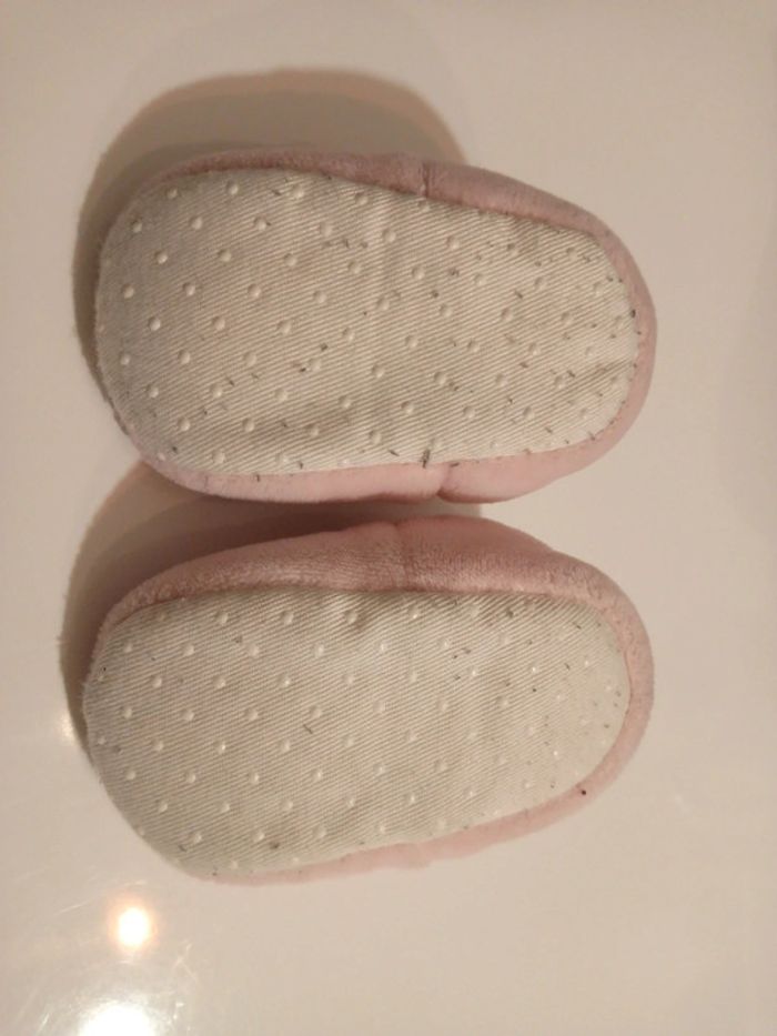 Une paire de chaussons rose étoile 🌟 - photo numéro 3