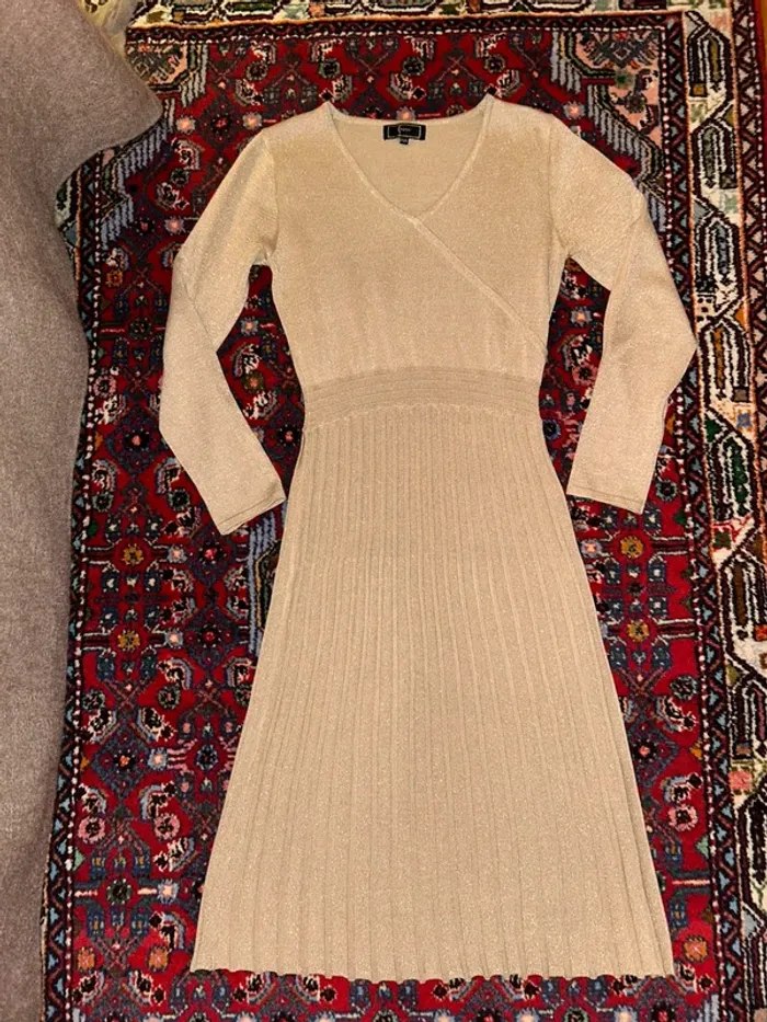 Robe beige dorée comme neuve