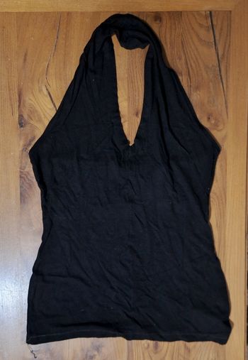 Top dos nu taille S , très bon état.