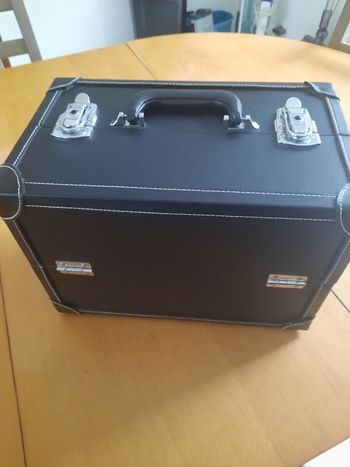 Valisette avec compartiments