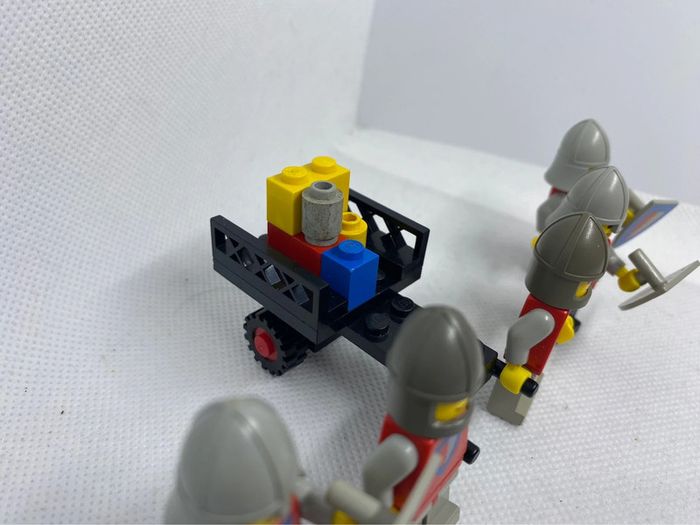 Lego castle classic set 6077-1 Knight's procession manque armes version USA - photo numéro 7