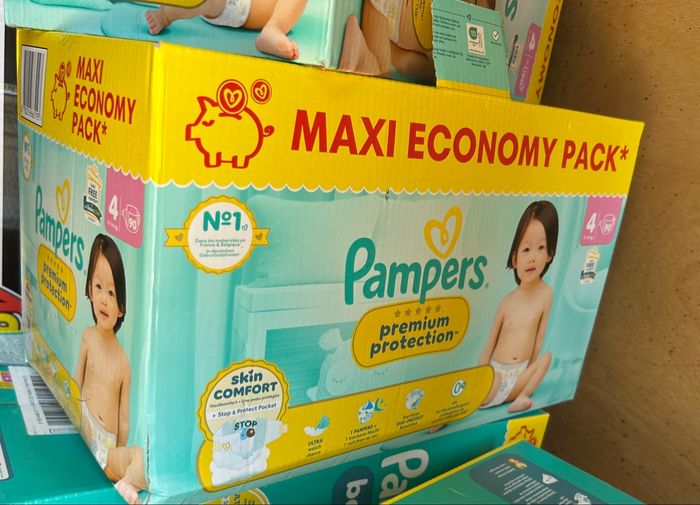 Maxi économie pack Pampers premium protection t4