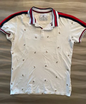 Polo stylé abeilles