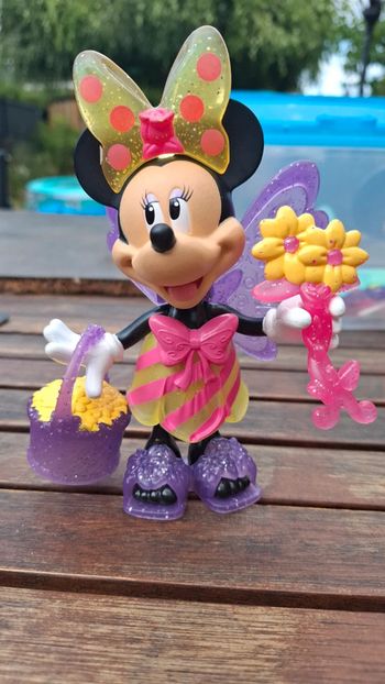 Minnie figurine