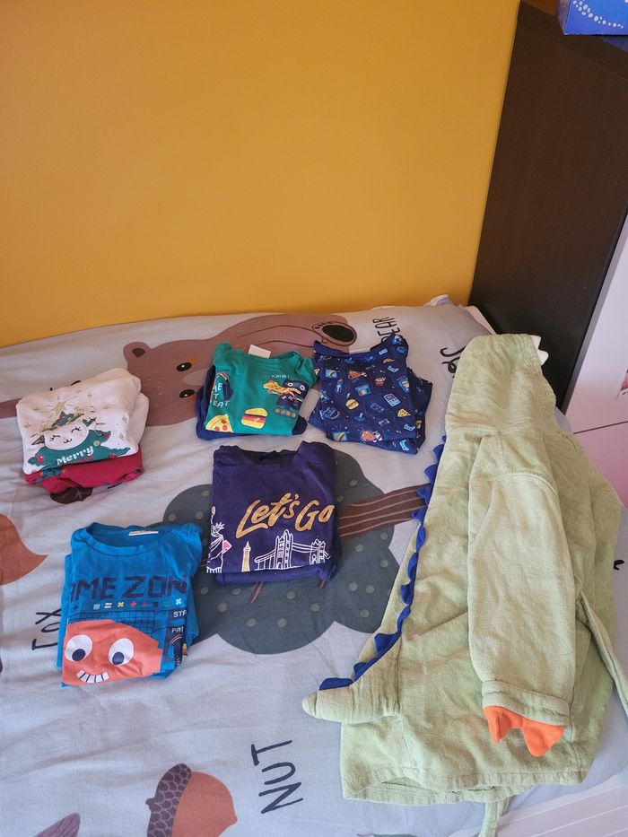 Gros lot de vêtements 6 ans - photo numéro 3