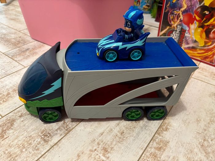 petit camion pyjamasques