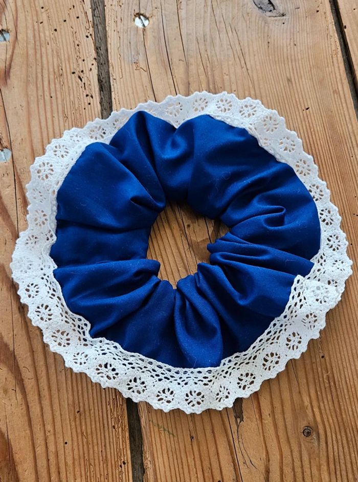 Maxi chouchou bleu dentelle