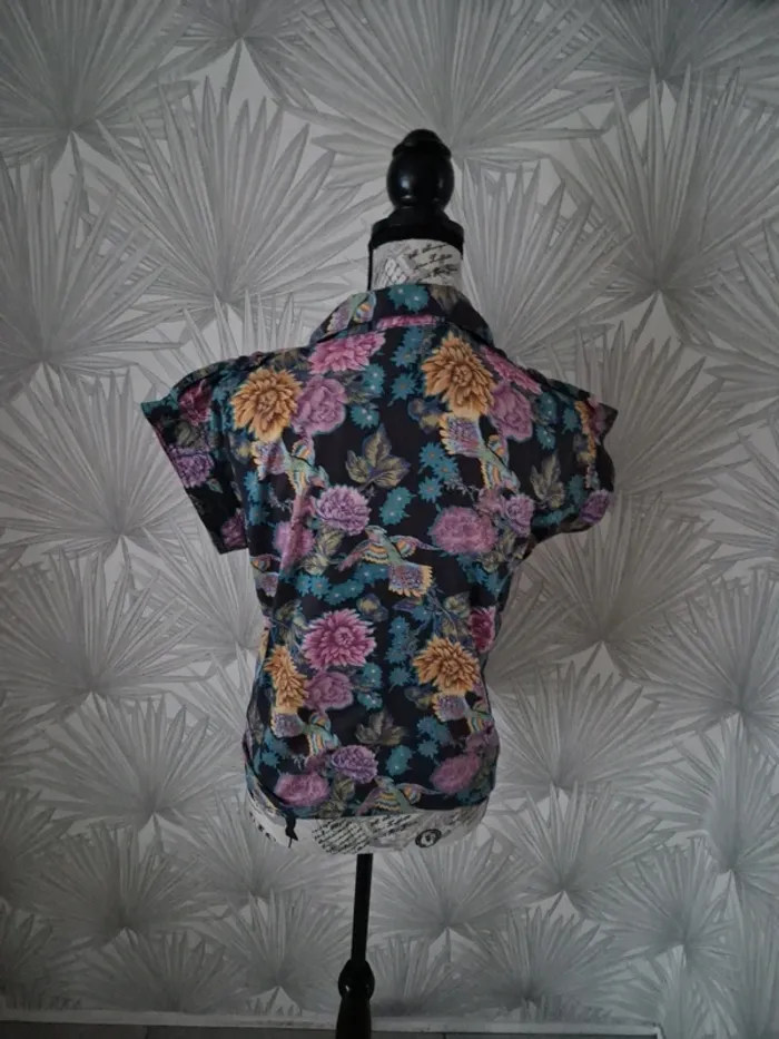 Jolie chemise manches courtes fleuris Kaporal taille 38 - photo numéro 2