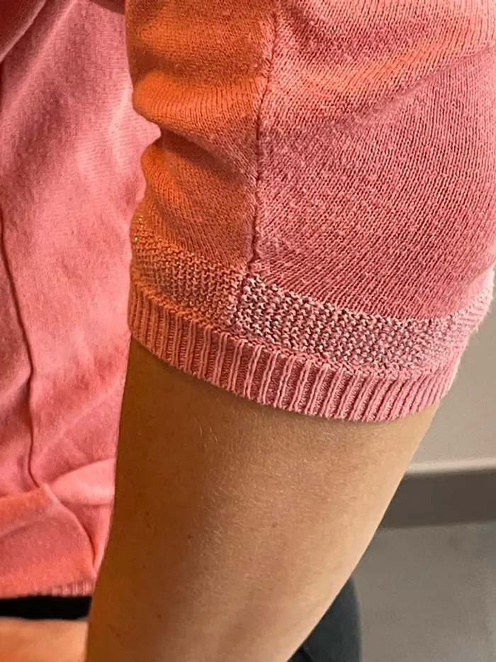 Pull léger manches 3/4 rose col V - photo numéro 3