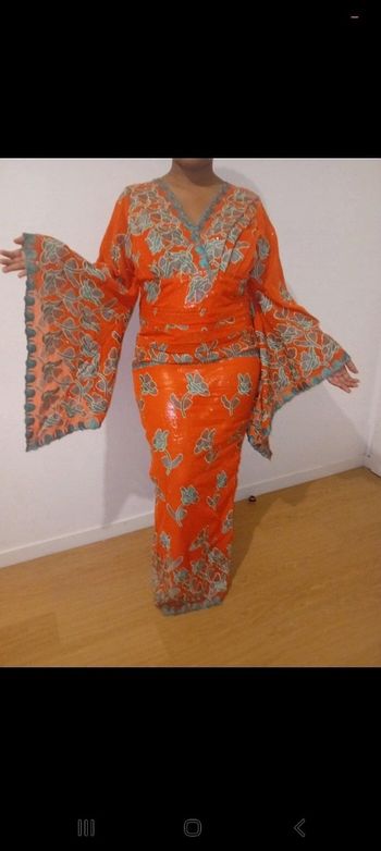 Robe brodé