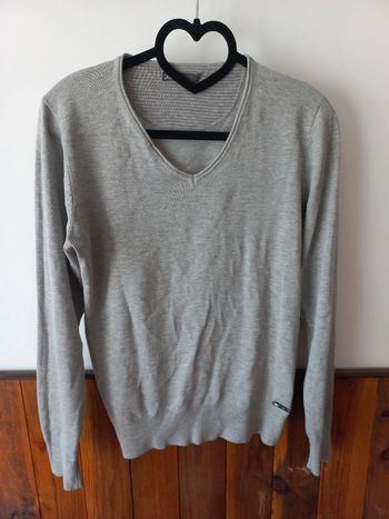 Pull gris col V