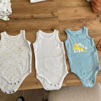 Lot de 3 bodys taille 3 mois débardeur