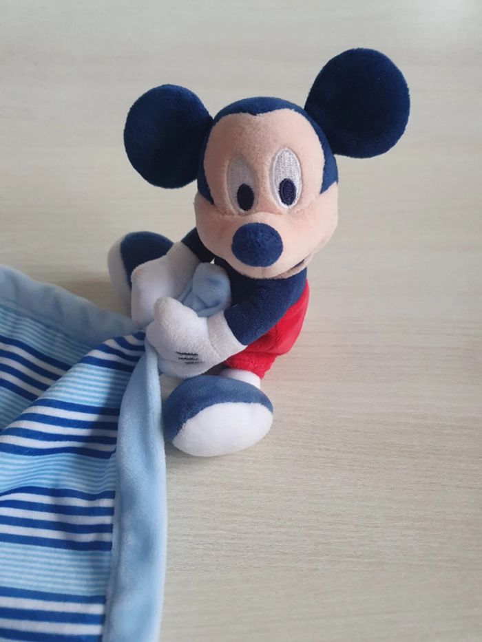 Doudou Mickey - Disney Store - photo numéro 2