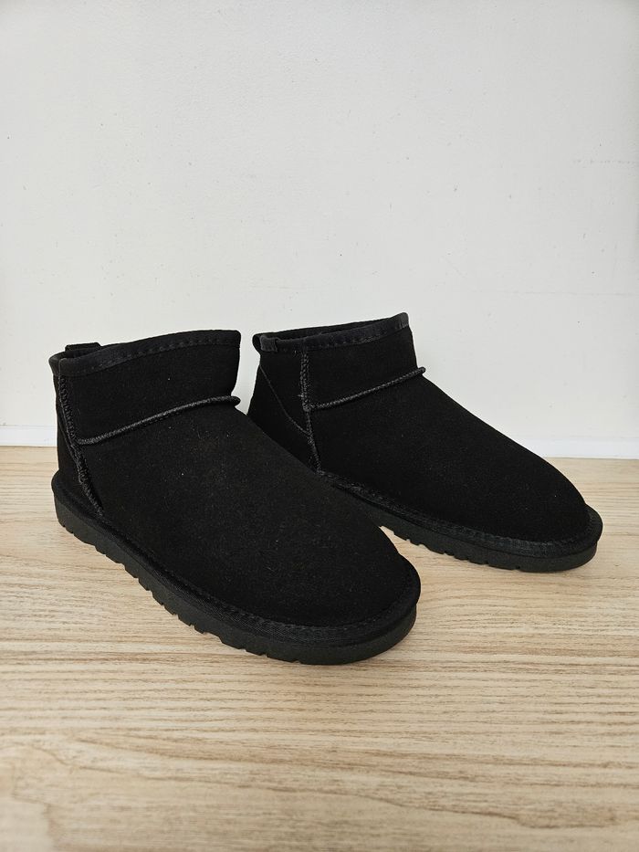 UGG Classic Mini Ultra Noir/ Taille 38
