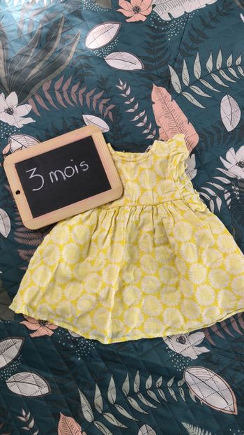 Robe jaune fleur