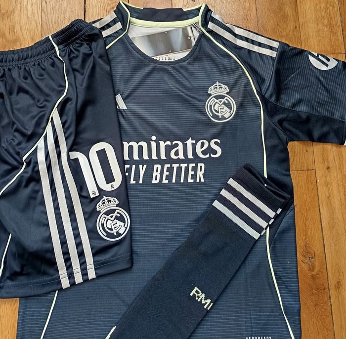 Mbappe kids Sport Football taille 12 ans modèle 2026 extérieur - photo numéro 3