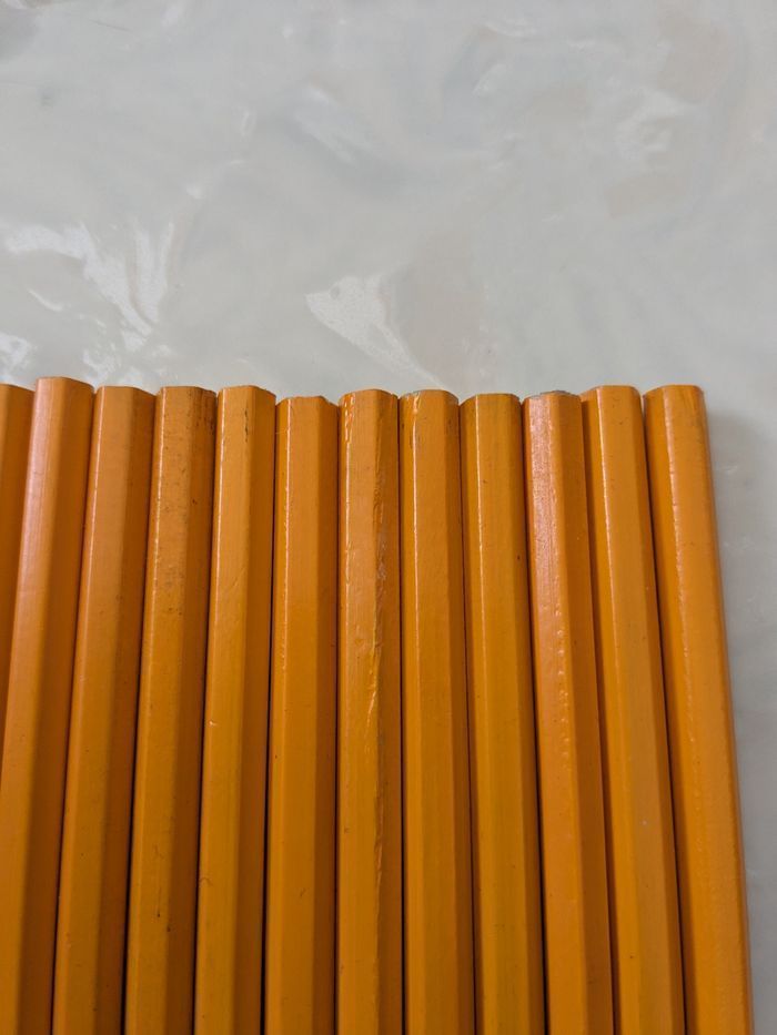 Lot de 12 crayons de papier avec gomme. - photo numéro 3