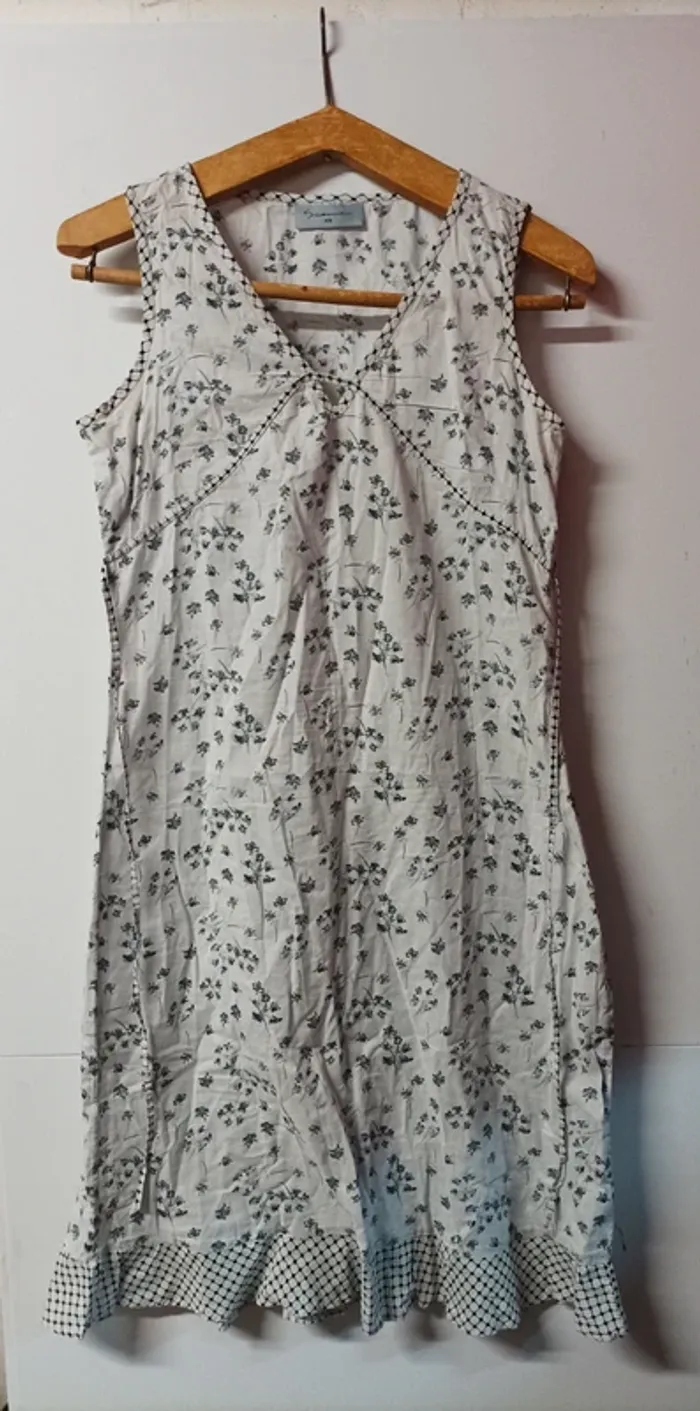 Robe fleurs bleues discrètes - photo numéro 2