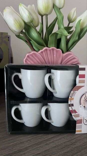 Tasses à café neuves en porcelaine 