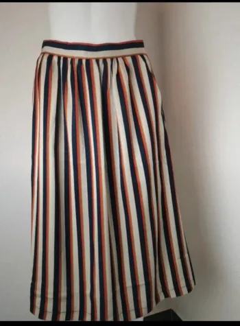 Jupe marque Yuka studio parisien taille 1 mis en 36  rayure colorées  neuve avec étiquette