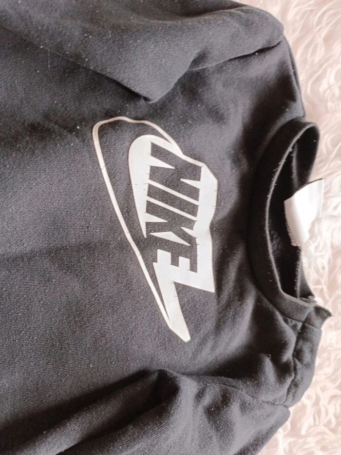 Pull Nike 24 mois - photo numéro 2