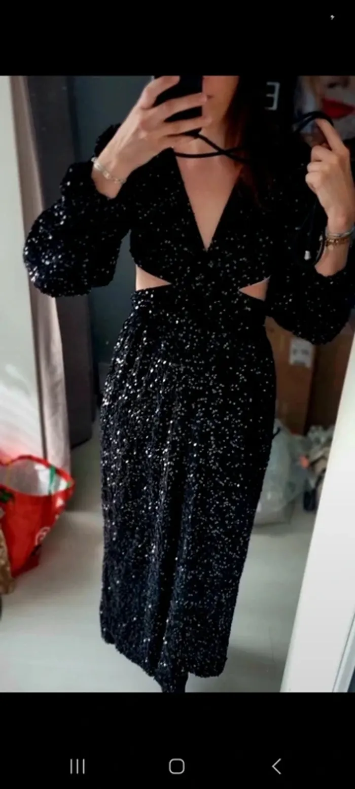 Robe longue sequins noir découpe soirée 38