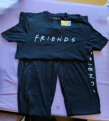 Ensemble pyjama friends noir taille xl fin Femme
