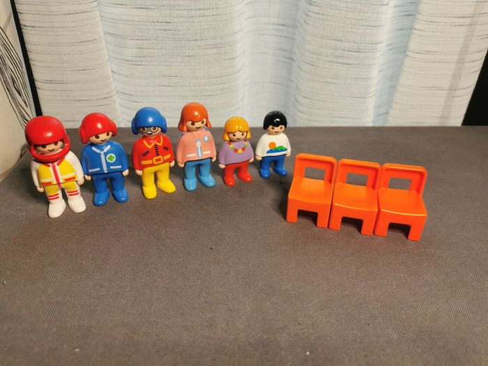 Figurines personnages et chaises Playmobil 1990 - photo numéro 3