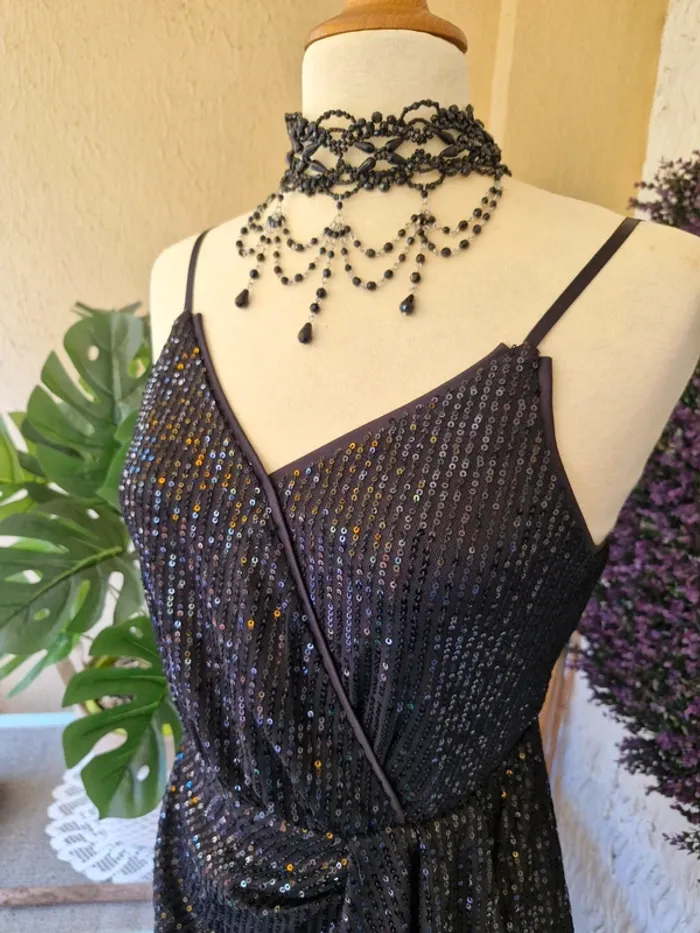 🎀 Robe noire à sequins - photo numéro 4