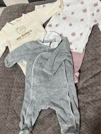 Lot 3 pyjamas en velours - 1 mois