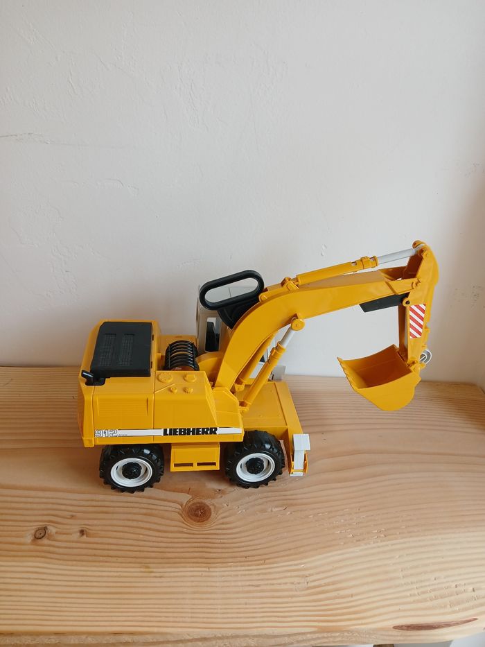 Camion toupie et pelle mécanique - photo numéro 7