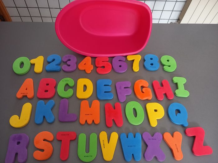 alphabet et chiffres en mousse + +