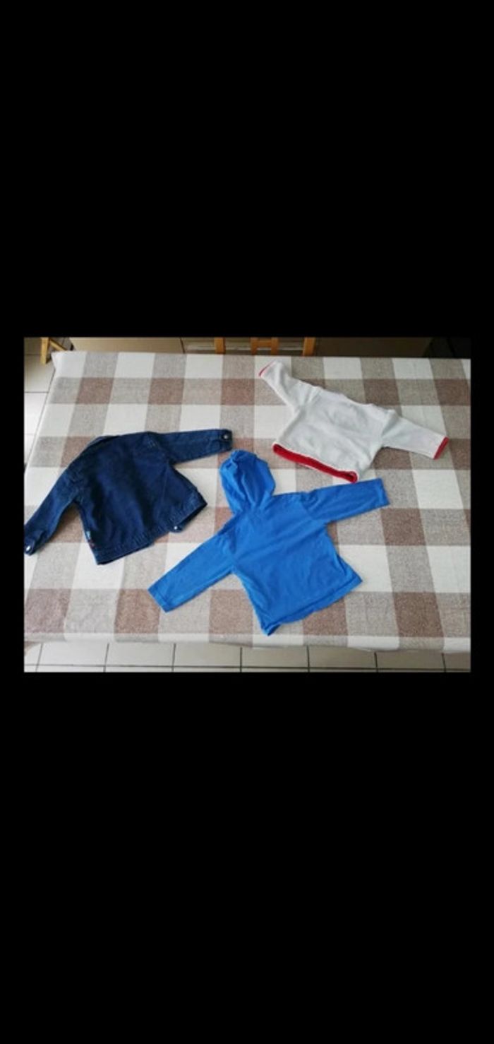 Lot 3 pcs en 12 mois 2 sweats et une veste en jean - photo numéro 5