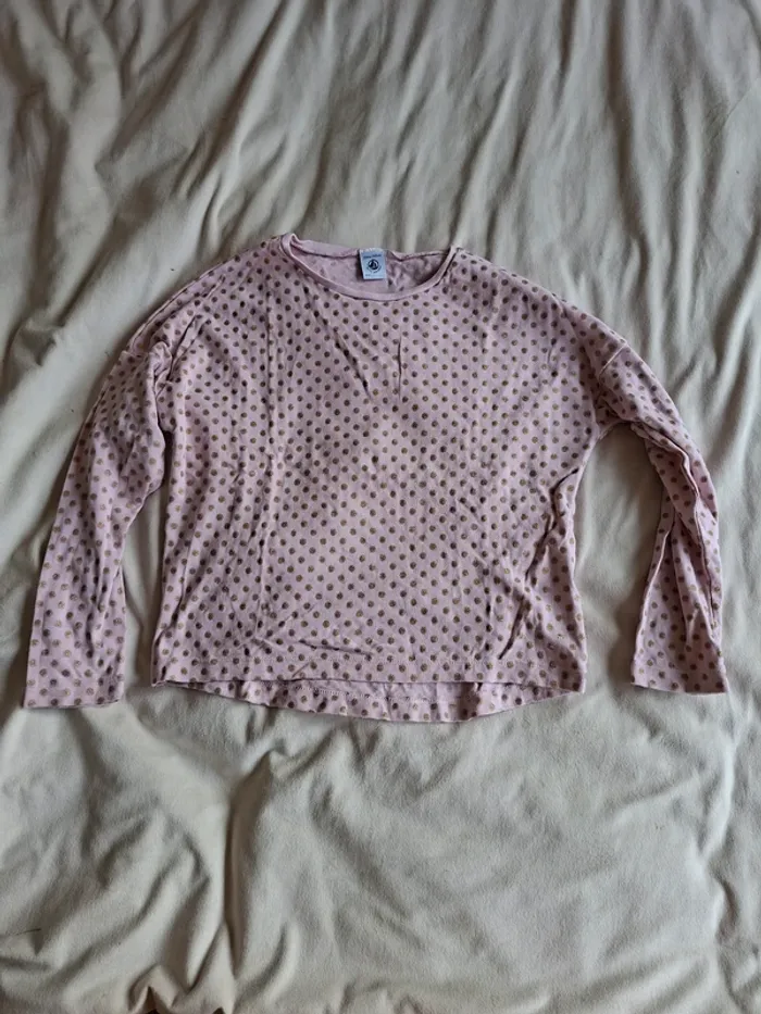 t-shirt manche longue rose avec point doré, taille 10 ans, marque Petit Bateau, en très bon état