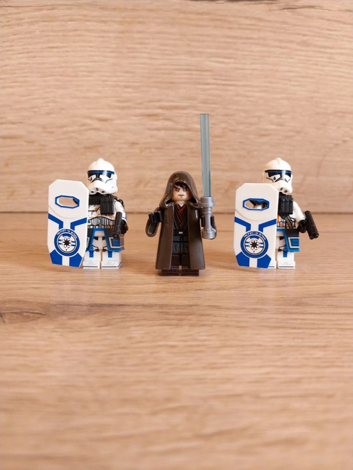 Figurines type lego Jedi Anakin Skywalker + 2 clones de la 501ème avec boucliers star wars