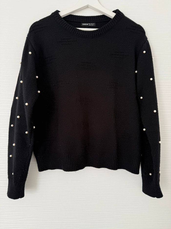 Pull d'hiver en maille noir uni basique simple col V manches avec perles