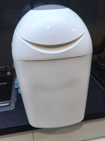 Je vends poubelle pour jeter les couches 