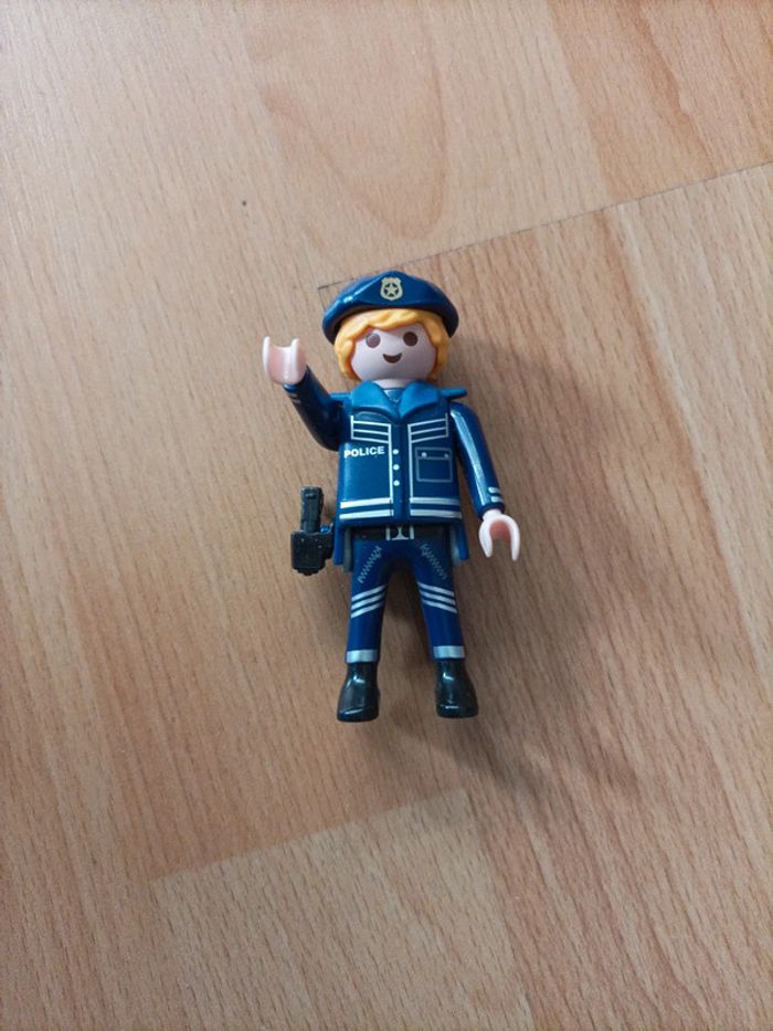Policière playmobil