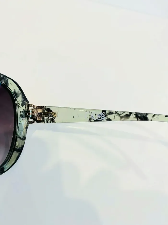 Lunette de soleil femme verte marbré verres dégradés uvprotection catégorie 3 - photo numéro 4