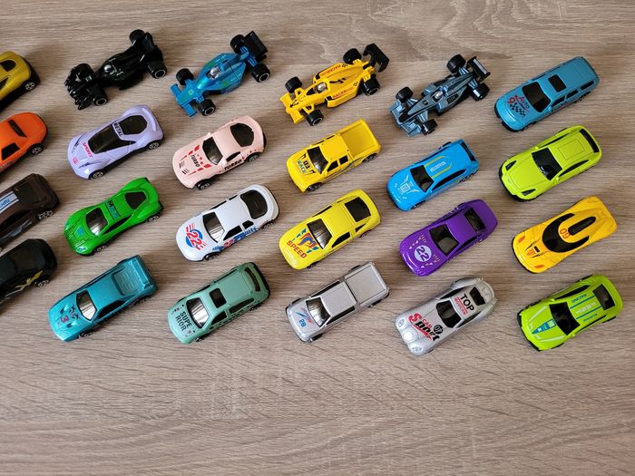 Lot de 40 petites voitures - photo numéro 9