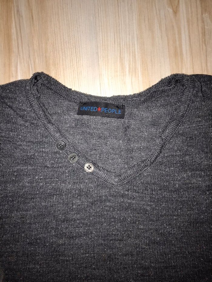 Petit pull léger gris - photo numéro 2