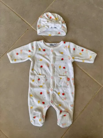 Pyjama et bonnet fruits naissance gémo 50 cm