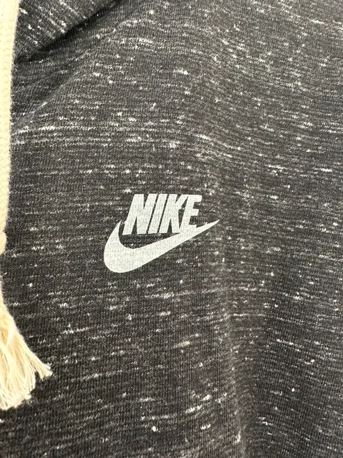 Nike hoodie zipper gris pour femme taille S neuf avec étiquette - photo numéro 3