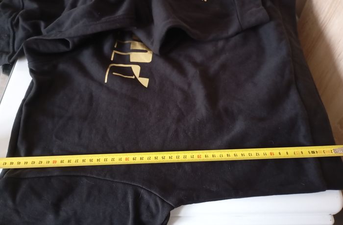 Sweat à capuche. Taille L. Noir et or . Coton et polyester . État neuf - photo numéro 5