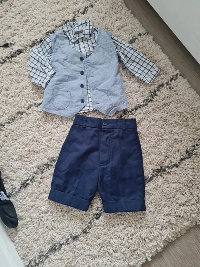 Ensemble cérémonie fête 12 mois excellent etat