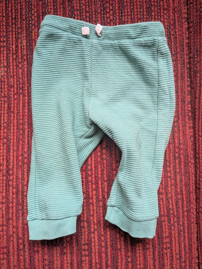Lot pantalons et salopettes 9  mois - photo numéro 4