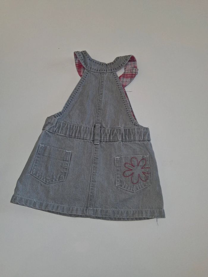 Robe esprit Salopette grise avec des poches et des détails fuschia - photo numéro 2