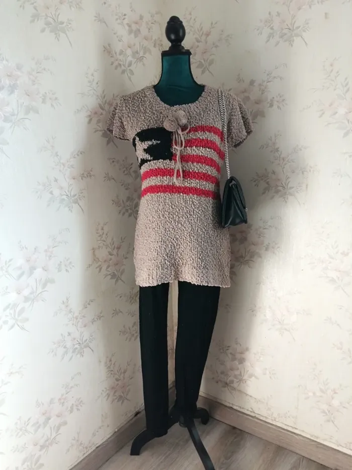Pull Tunique beige manches courtes en moumoute avec ponpons et drapeau USA / sans marque / (TU) - photo numéro 2